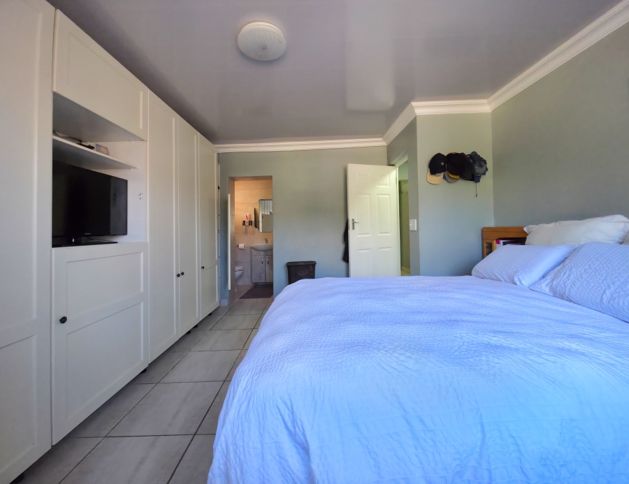 5 Bedroom Property for Sale in Hawston Western Cape